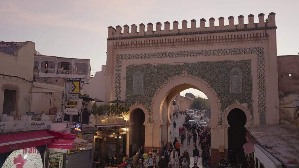 bab-bou-jeloud-boujloud-triple-arched-moorish-blue-gate-entrance-to-the-medina-old-cit-SBI-351295169